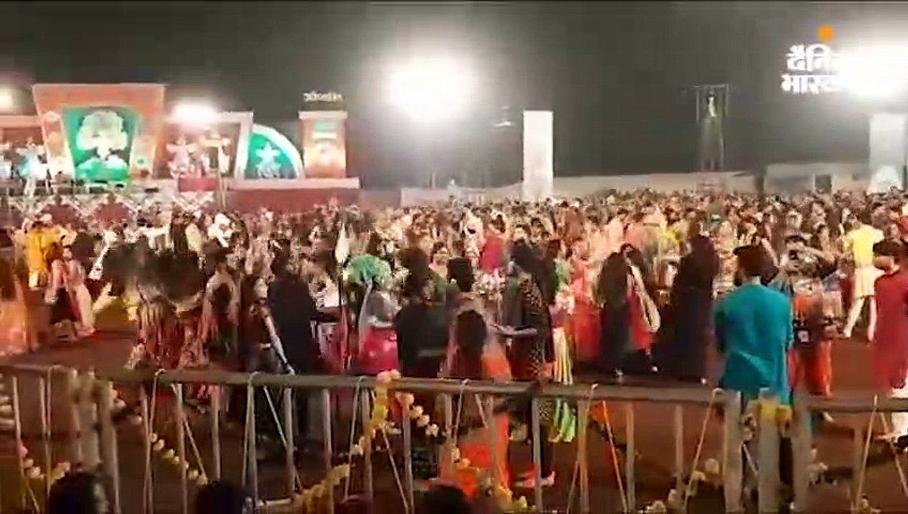 चंद्रमा की धवल चांदनी में घुली रास गरबे की लय-ताल