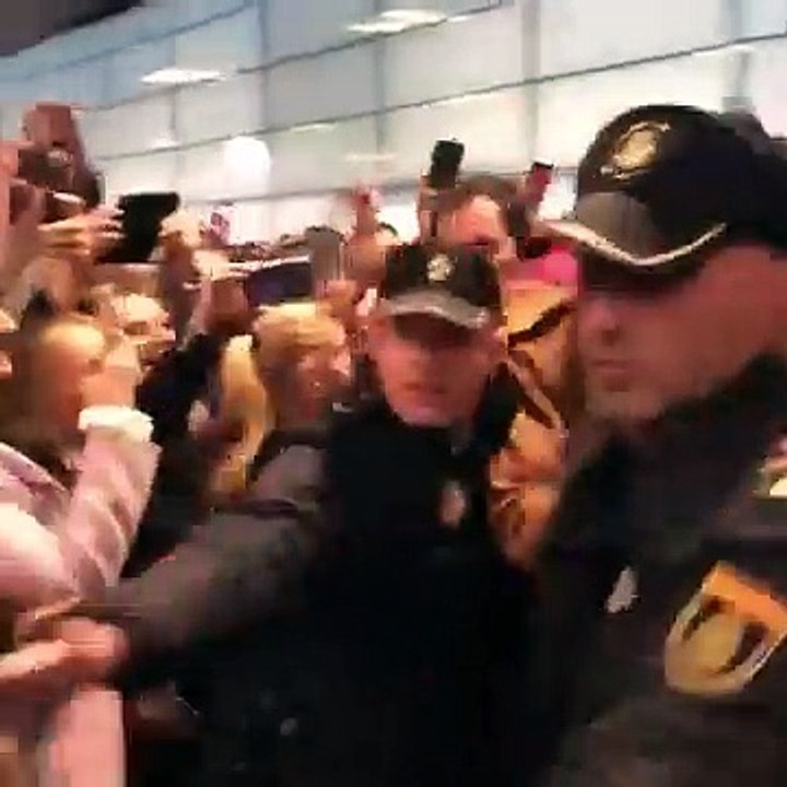 İspanya'da Can Yaman izdihamı