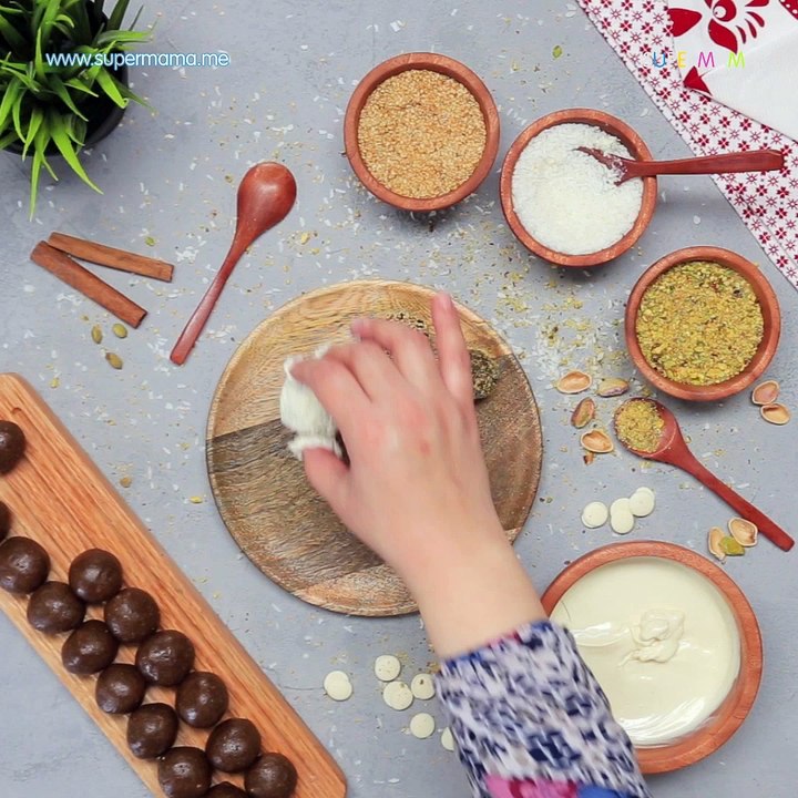 ٣ وصفات بالتمر