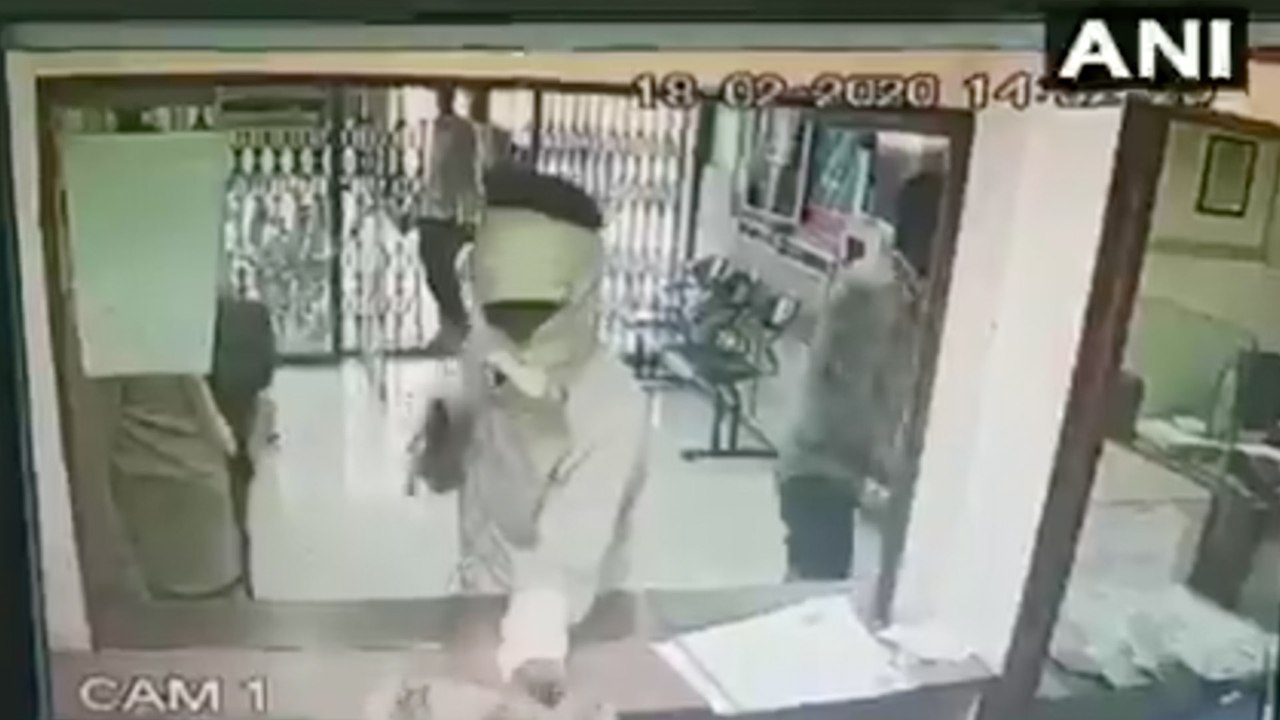 A Loot Attempt At Central Bank In Narsinghpur City | Loot | Central Bank