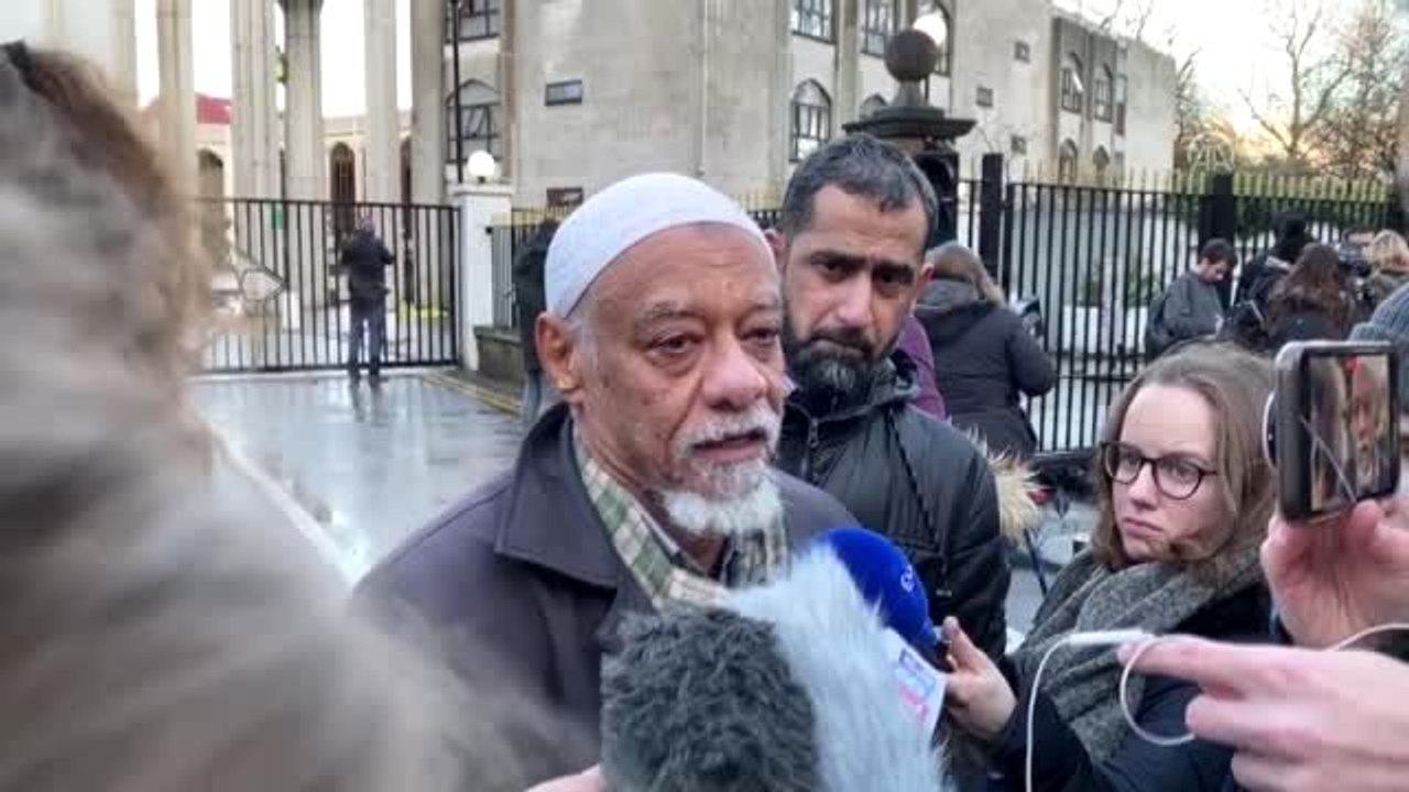 Bir kişi, camide namaz kılan din görevlisini bıçakladı (2)