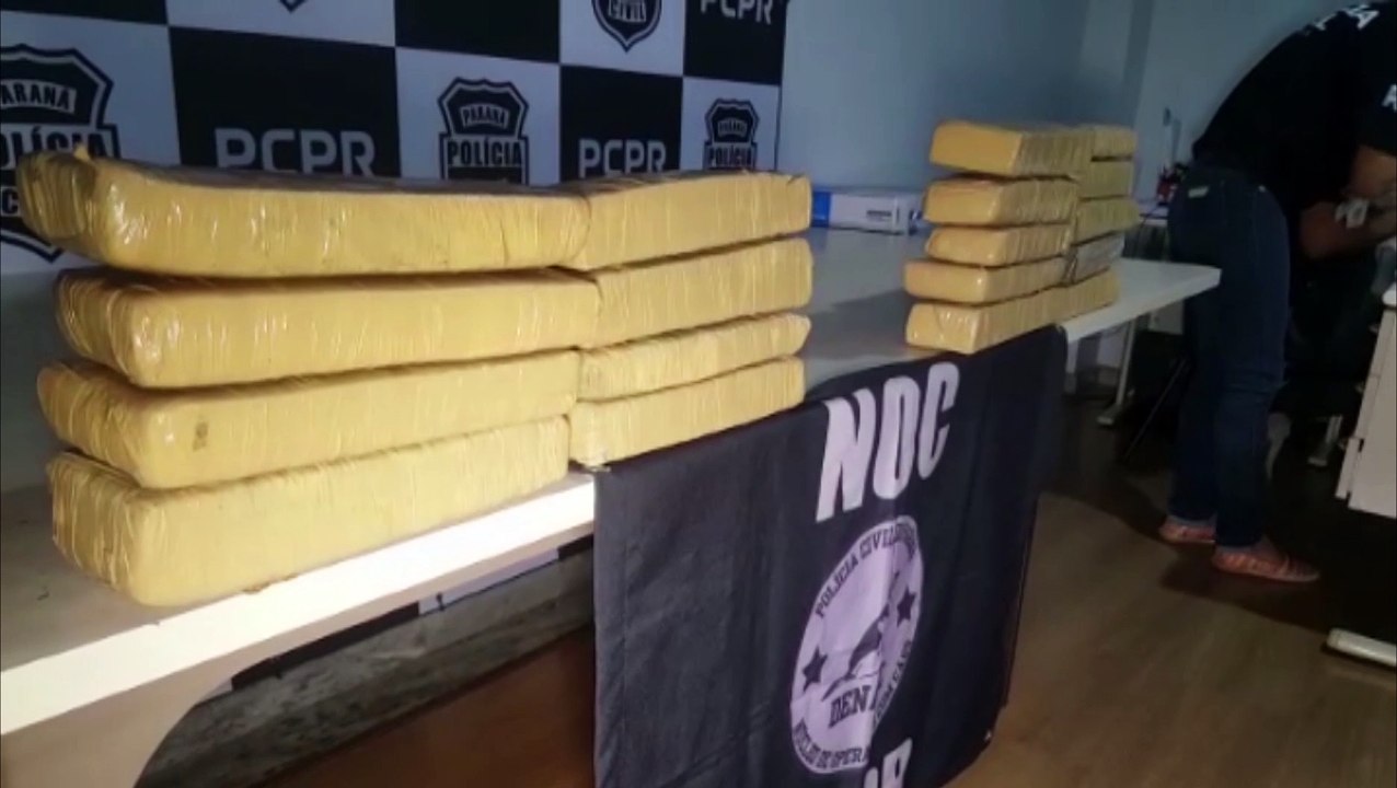 Suspeito de tráfico, casal é preso com maconha durante ação do Núcleo de Operações com Cães da DENARC