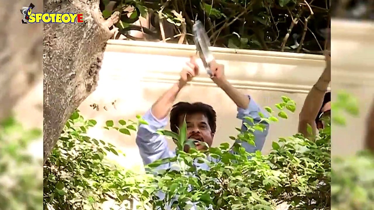 Anil Kapoor Cheers For Heroes From His Balcony On Janta Curfew