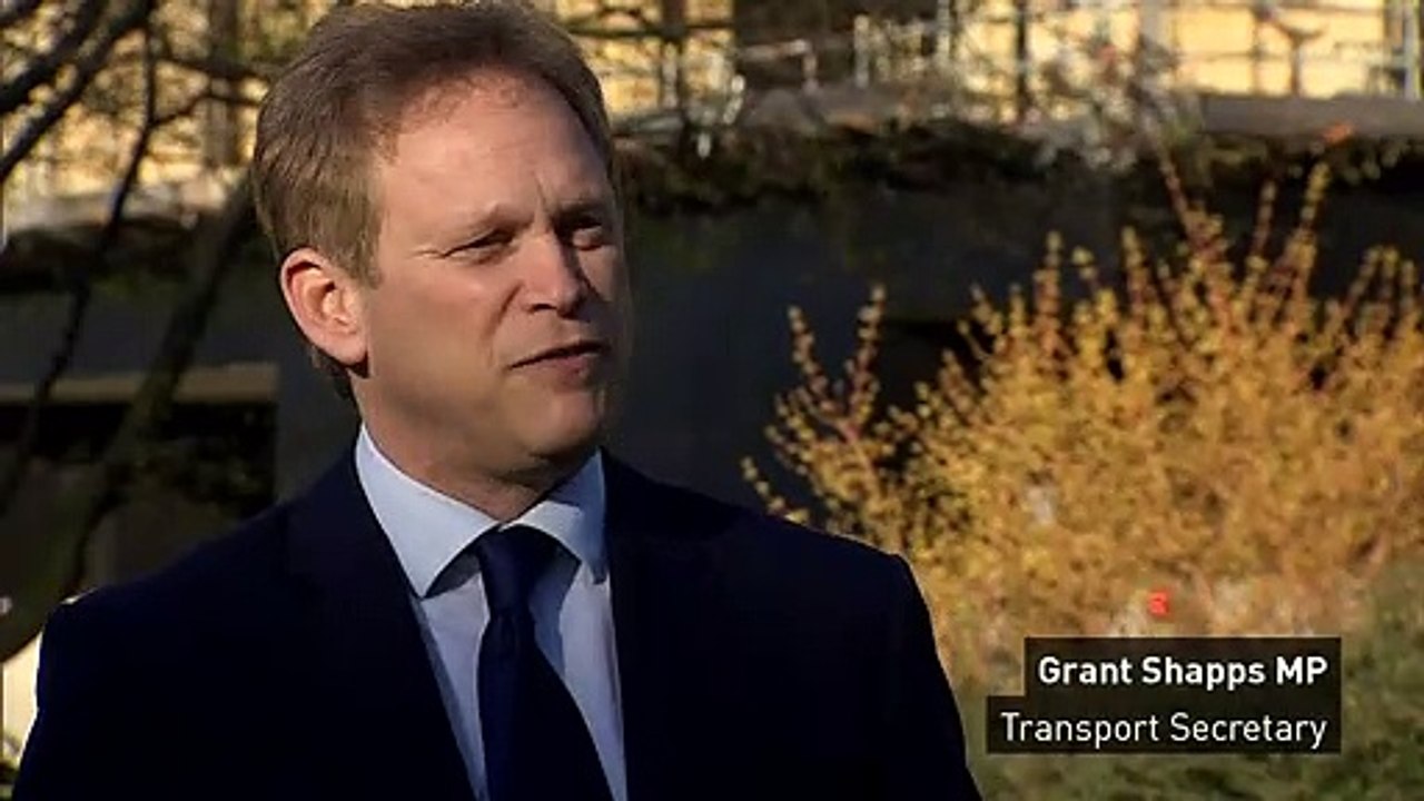 Grant Shapps urges non-essential workers to stay home