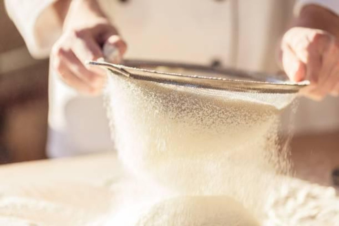 The Difference Between Bleached and Unbleached Flour