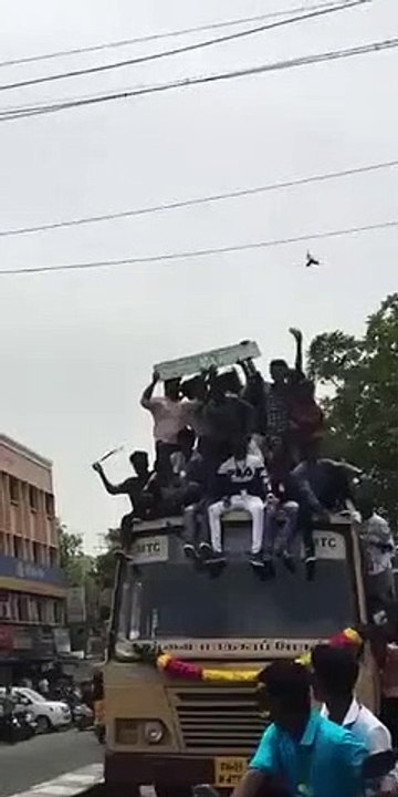 KyA KyA hota h. Dekhiye