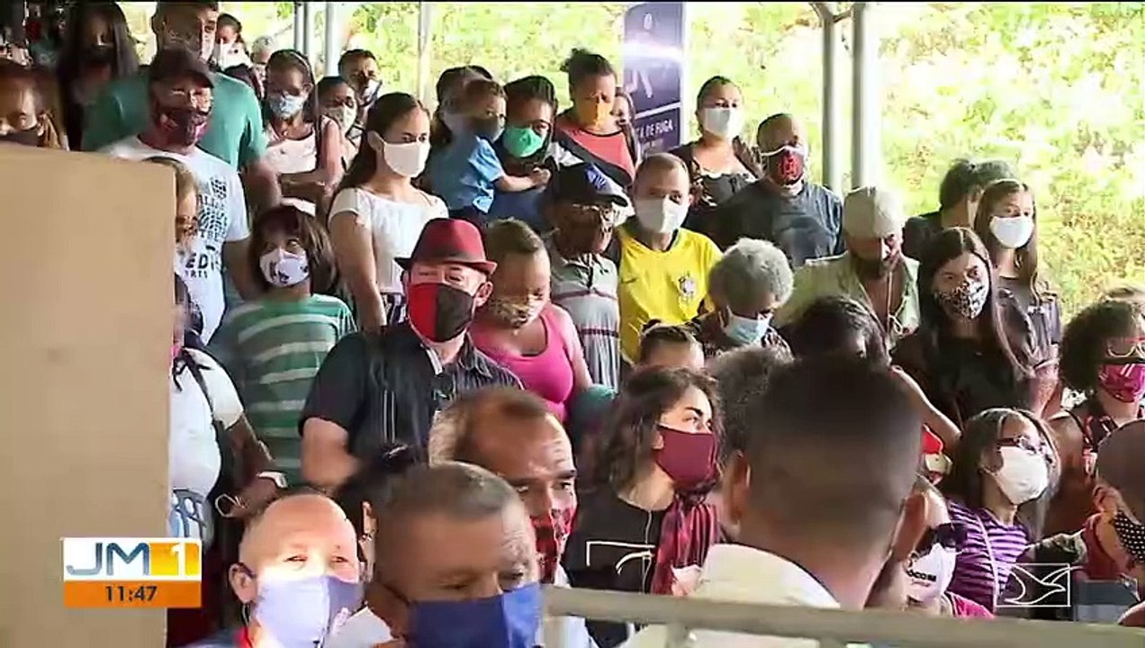 Saída para o feriado prolongado registra aglomeração e filas na Ponta da Espera.