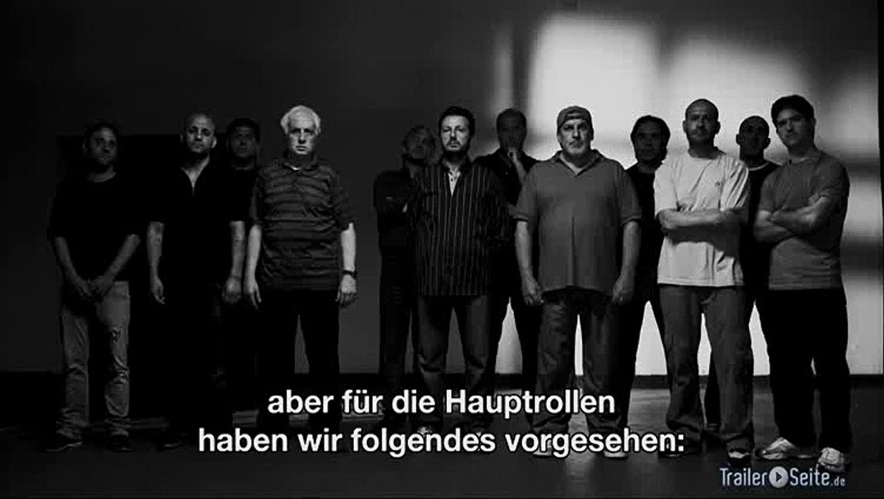 Ausschnitt aus Cäsar Muss Sterben: Die Schauspieltruppe im Probenraum