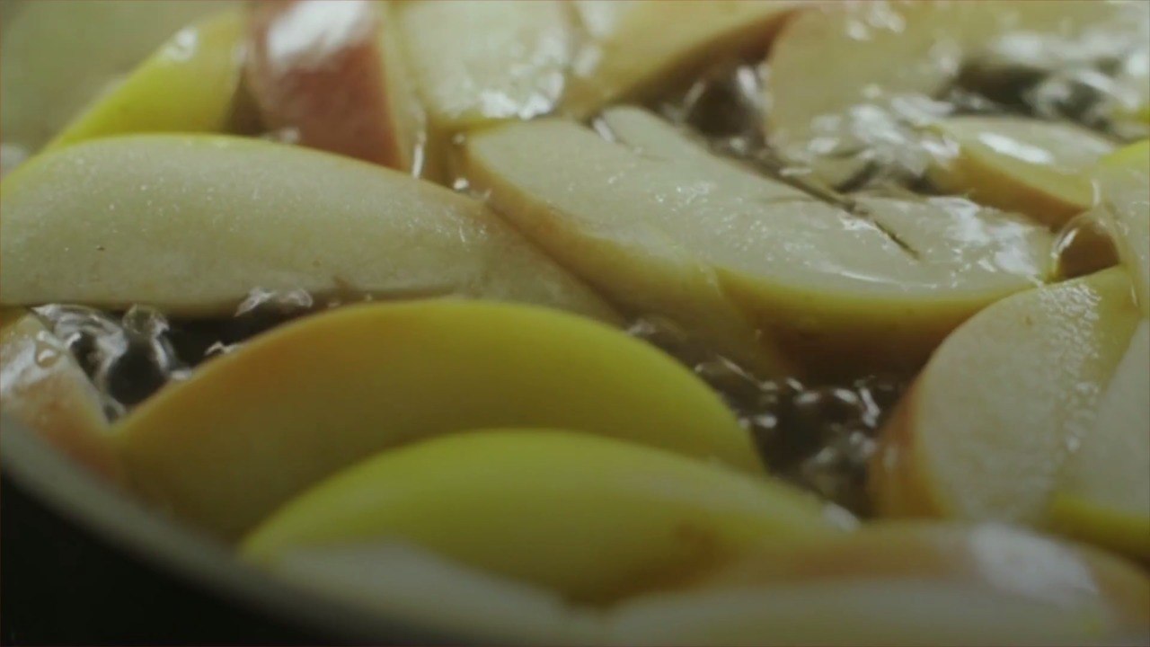 What's the Difference Between Applesauce and Apple Butter?