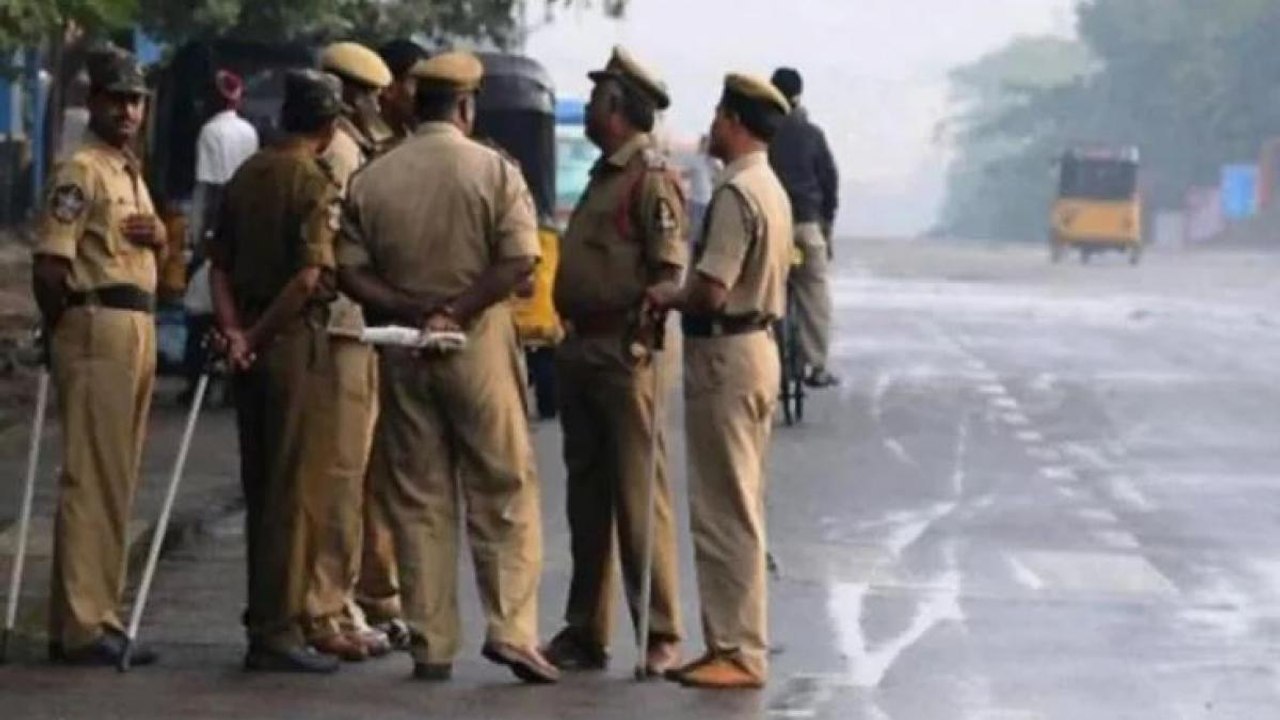 MP: Police attacked by villagers in Chhatarpur