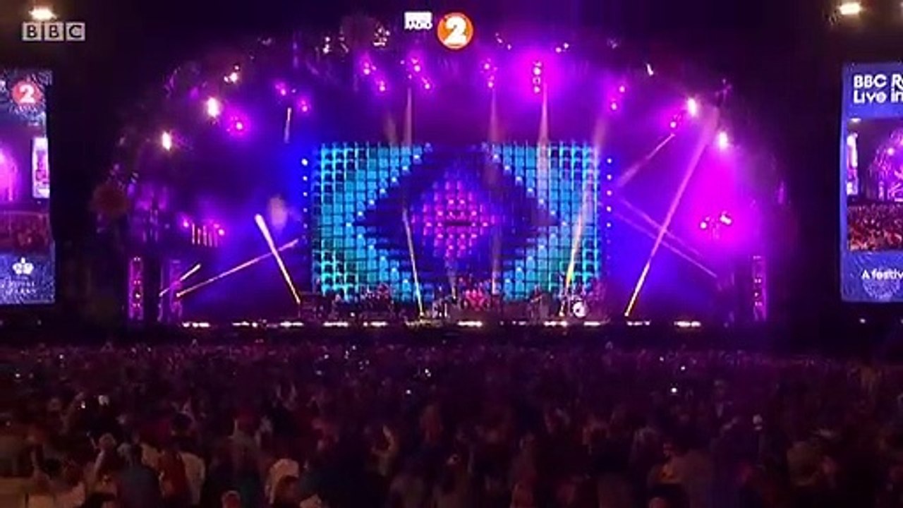 Elton John - I'm Still Standing (Live)