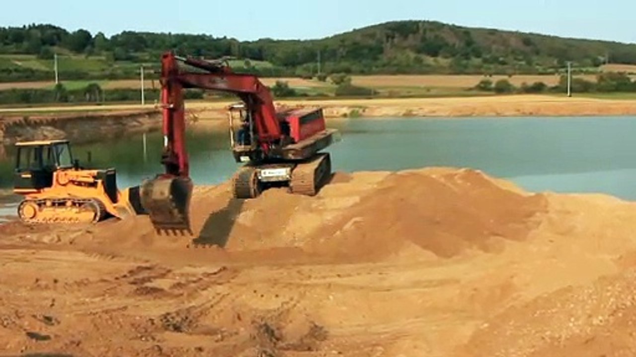 Stettfeld 2020: Poclain GC120 auf Hügel