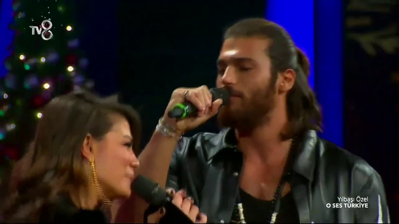 La actuación sorpresa de Can Yaman ❤️ Demet Özdemir, protagonistas de 'Erkenci Kus', en 'La Voz Turquía'