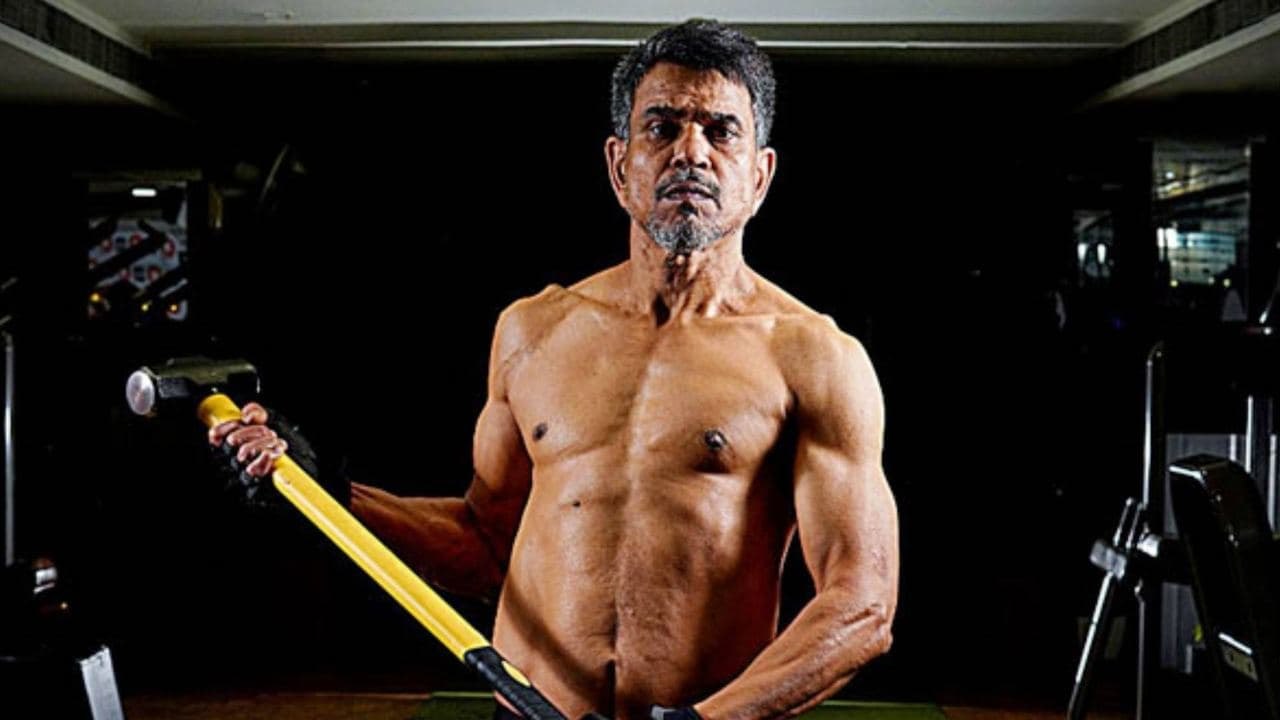 Kshana Kshanam Movie Producer Dr Varlu Six Pack At 57 Years సిక్స్‌ప్యాక్‌తో నిర్మాత సెన్సేషన్...!!