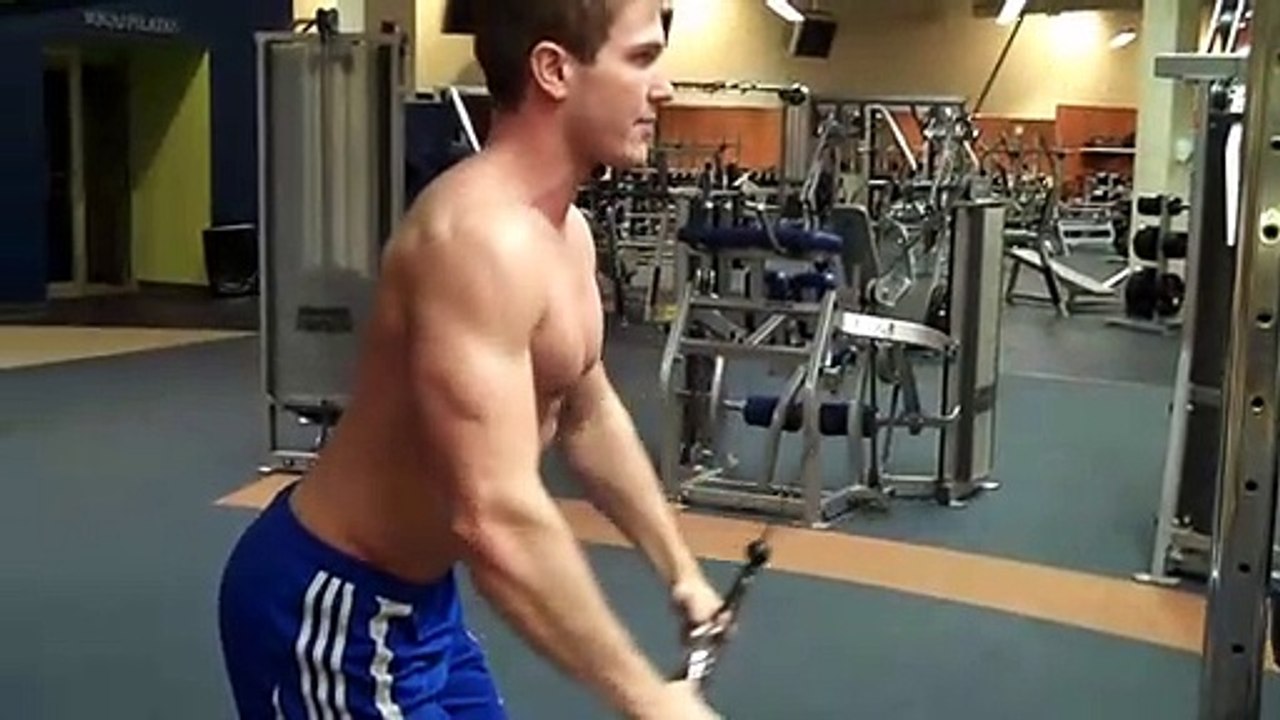 Standing lat pushdown