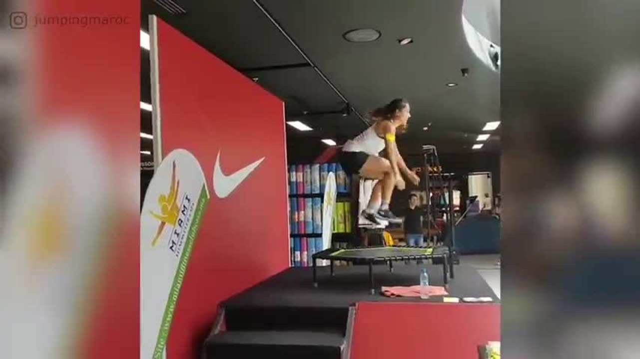 ¡Ponte en forma saltando sin parar sobre una cama elástica!
