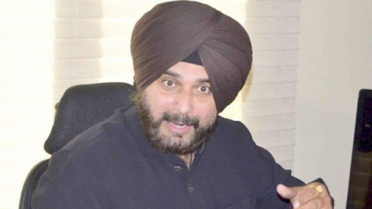 Know what is the political meaning of Sidhu praising AAP