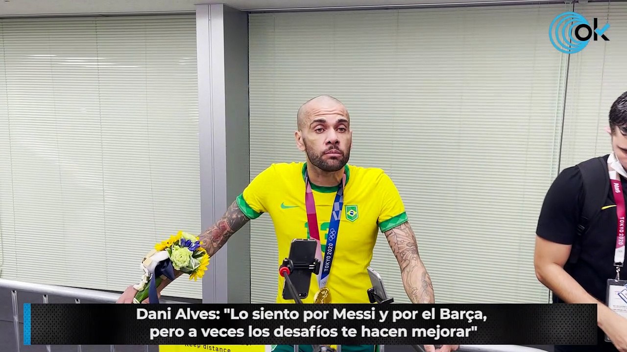 Dani Alves: "Lo siento por Messi y por el Barça, pero a veces los desafíos te hacen mejorar"
