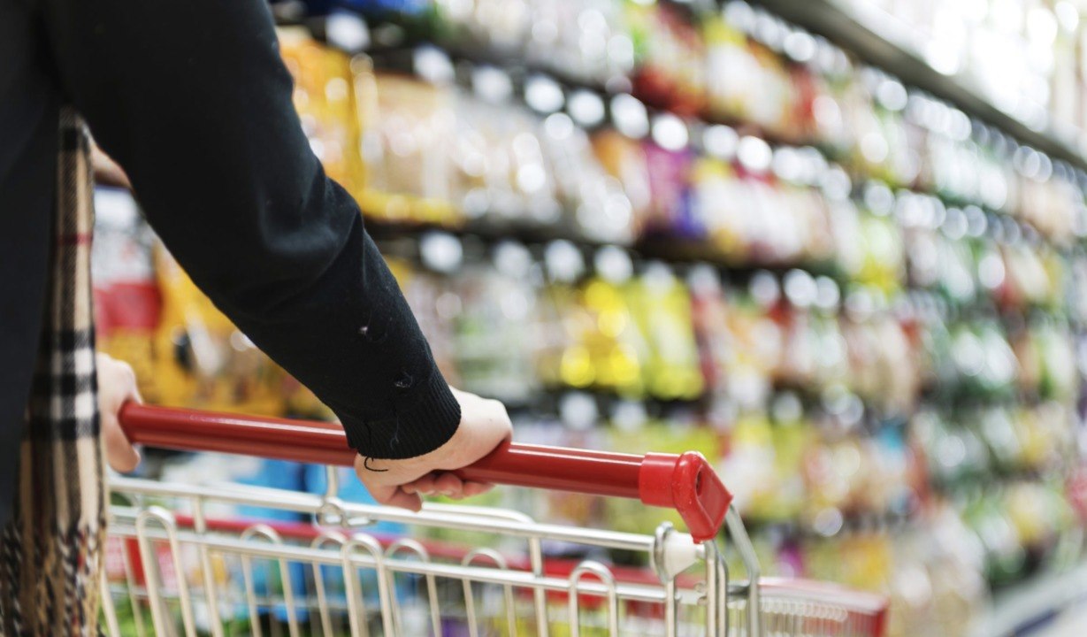 Understanding the Distinction Between Supermarkets and Grocery Stores