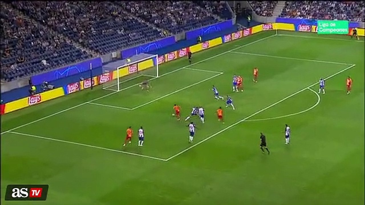 Casillas: Legendary Goalkeeper 🧤