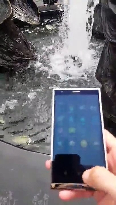 Veja os vídeos que comprovam a resistência do Turing - Água