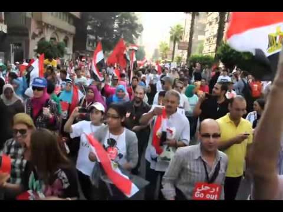 موجات بشرية ضد مرسي