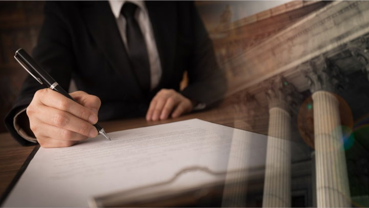 Furlough Explained: What It Means and How It Differs from a Layoff 📝