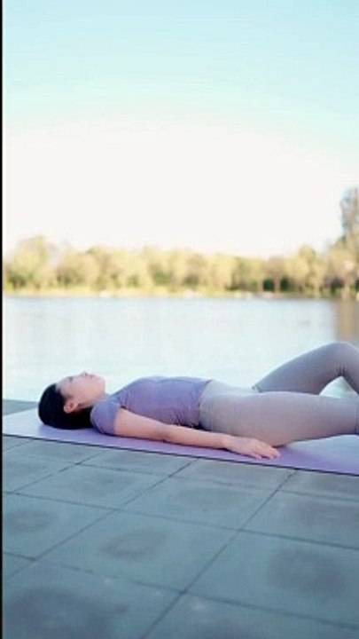 Why do you like autumn, because autumn is not warm enough, not hot enough, not cold enough, so when people embrace each other, they are just enough to feel the warmth of each other.