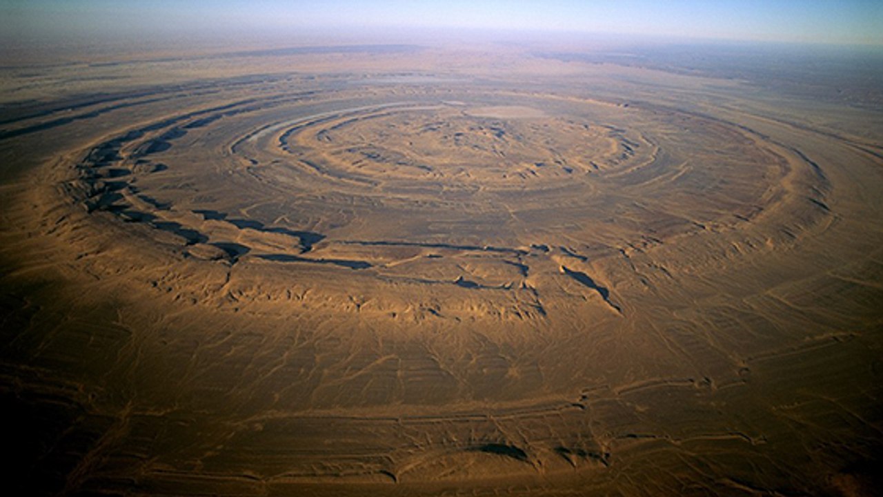 La structure de Richat, une étonnante formation en plein coeur du Sahara