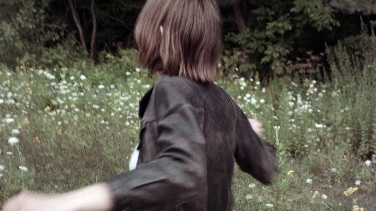 All Saints sèche la Fashion Week avec Maya Hawke