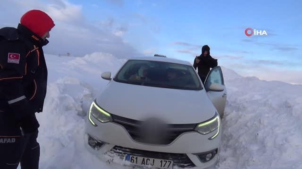 Kar ve tipi yolları kapadı... Mahsur kalan Kuveytli 2 turist böyle kurtarıldı