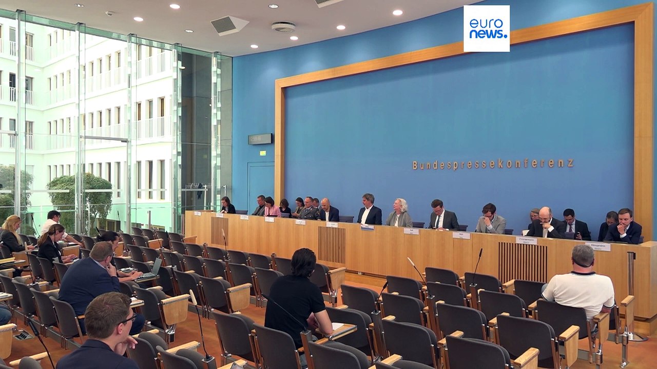 Германия закрывает генконсульства России