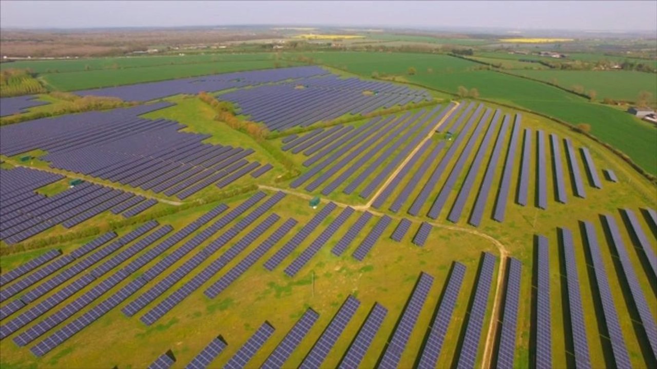 Russische Soldaten plündern wohl größtes ukrainisches Solarwerk