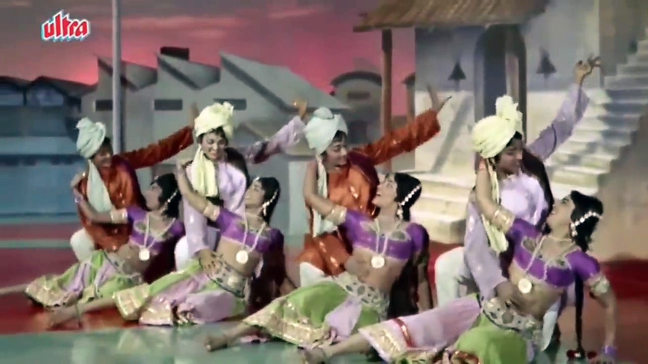 Dilli Ke Baazar Ki / Asha Bhosle /Film: Teen Bahuraniyan _