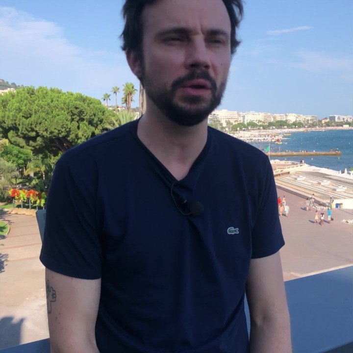 VOICI Interview Tom Villa