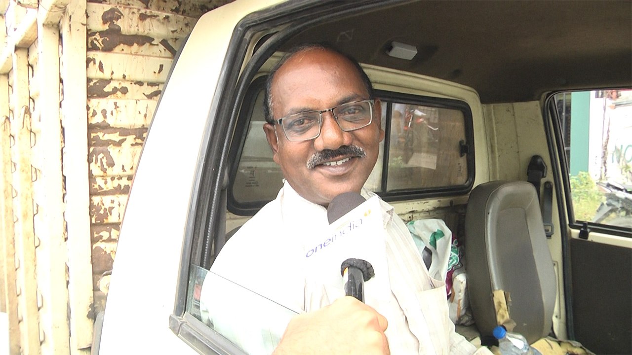 ఎంఫిల్ చేసి ఉపాధి లేక ఆటో నడుపుతున్న వ్యక్తి  *Telangana | Telugu OneIndia