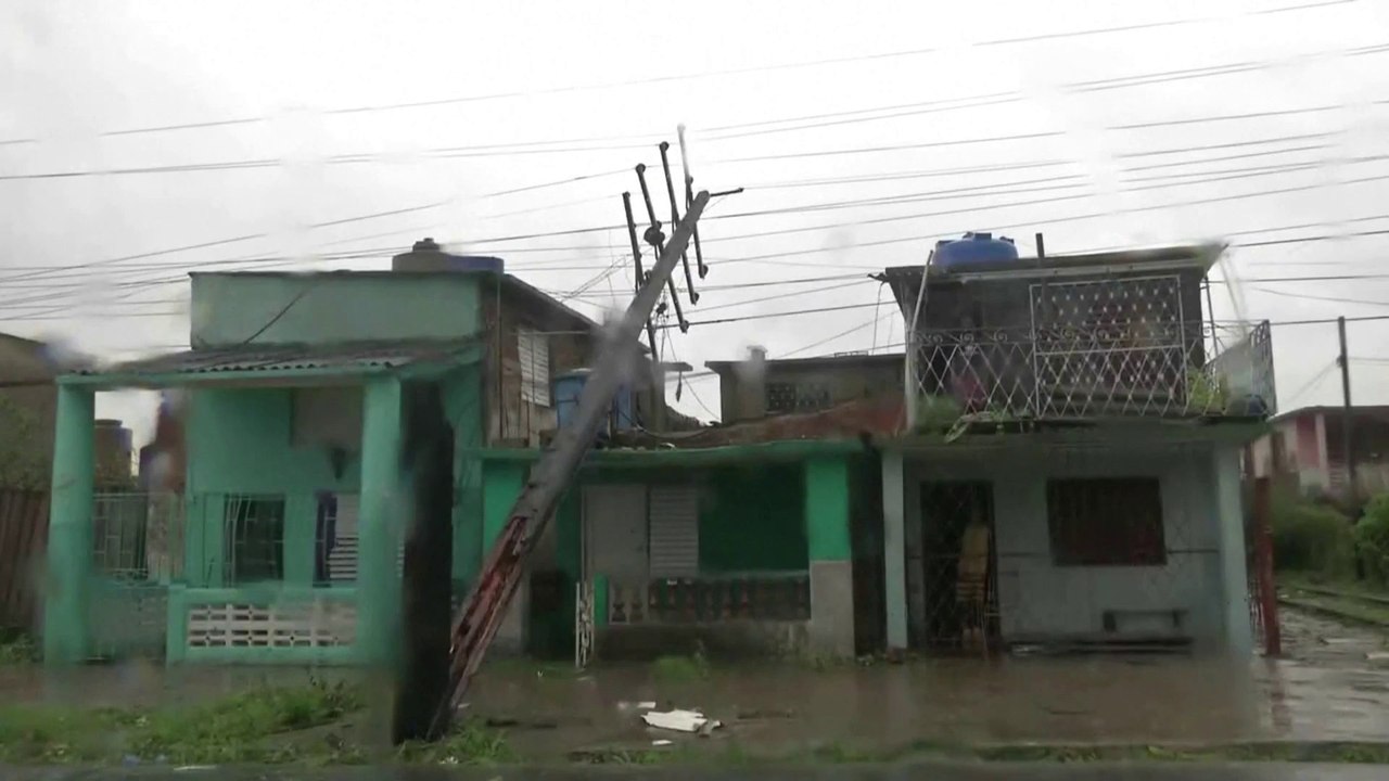 إعصار إيان يضرب فلوريدا ويتسبب في أضرار تاريخية وقطع التيار عن ملايين المنازل