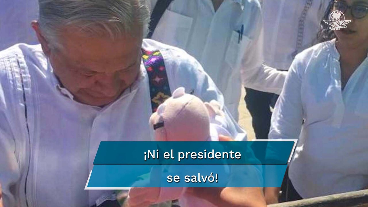 Hasta AMLO ya tiene su muñeco del Dr. Simi