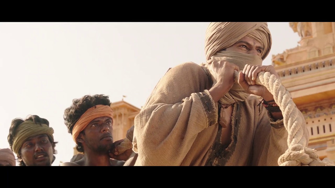 सोने की प्रचंड मूर्ति, माहिष्मती से बाहु की यादे मिटा देगी इसके भर से सौ-दौसौ कुछ जाये तो भी क्या  |