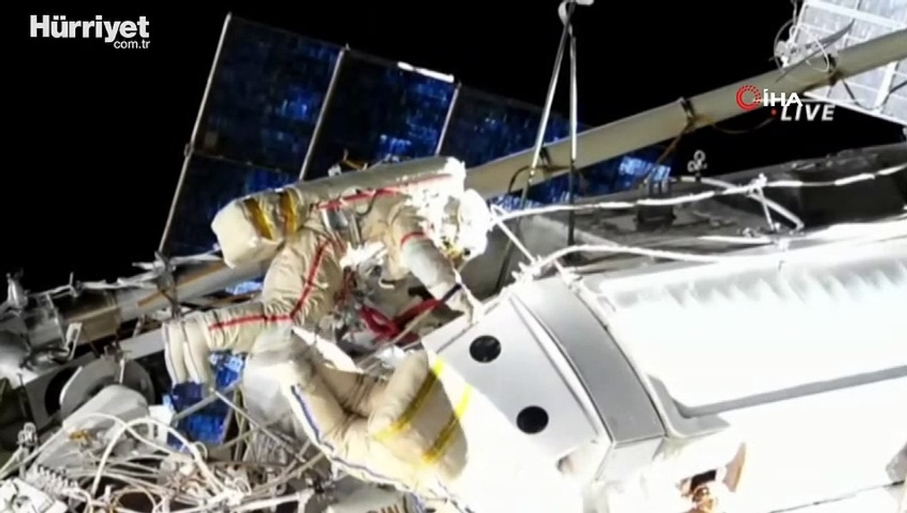 Rus kozmonotlar uzay yürüyüşüne çıktı