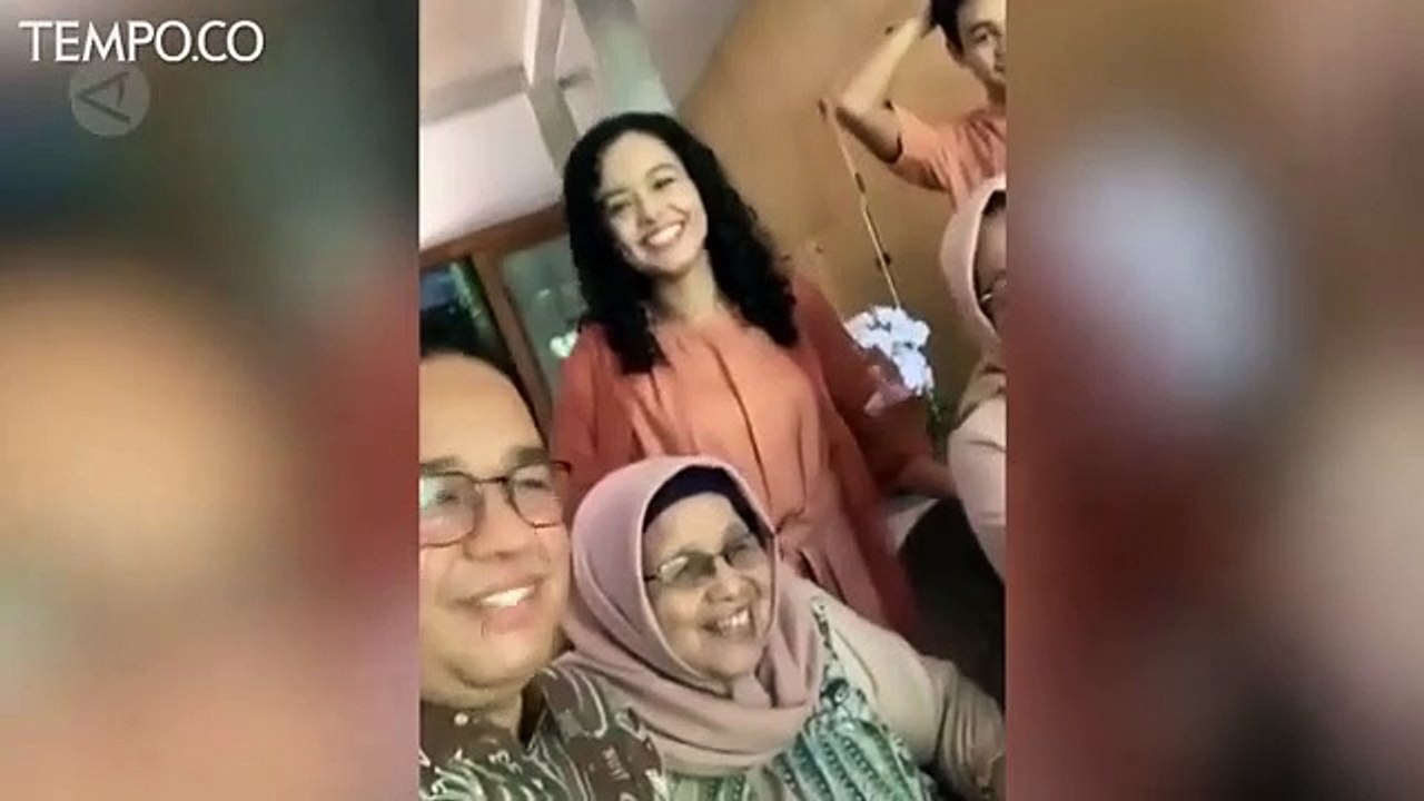 Anies Rayakan Lebaran Idul Fitri Secara Virtual dari Rumah