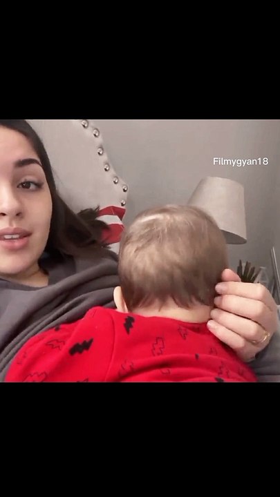 breastfeeding|mom breastfeeding