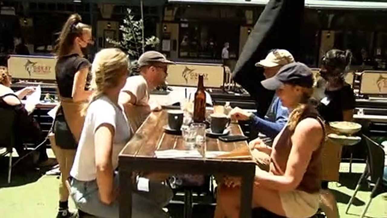 Government still locked in talks with crossbench over industrial relations bill