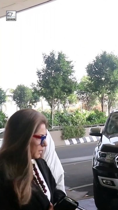 Dimple Kapadia काफी दिनों बाद आयी नजर