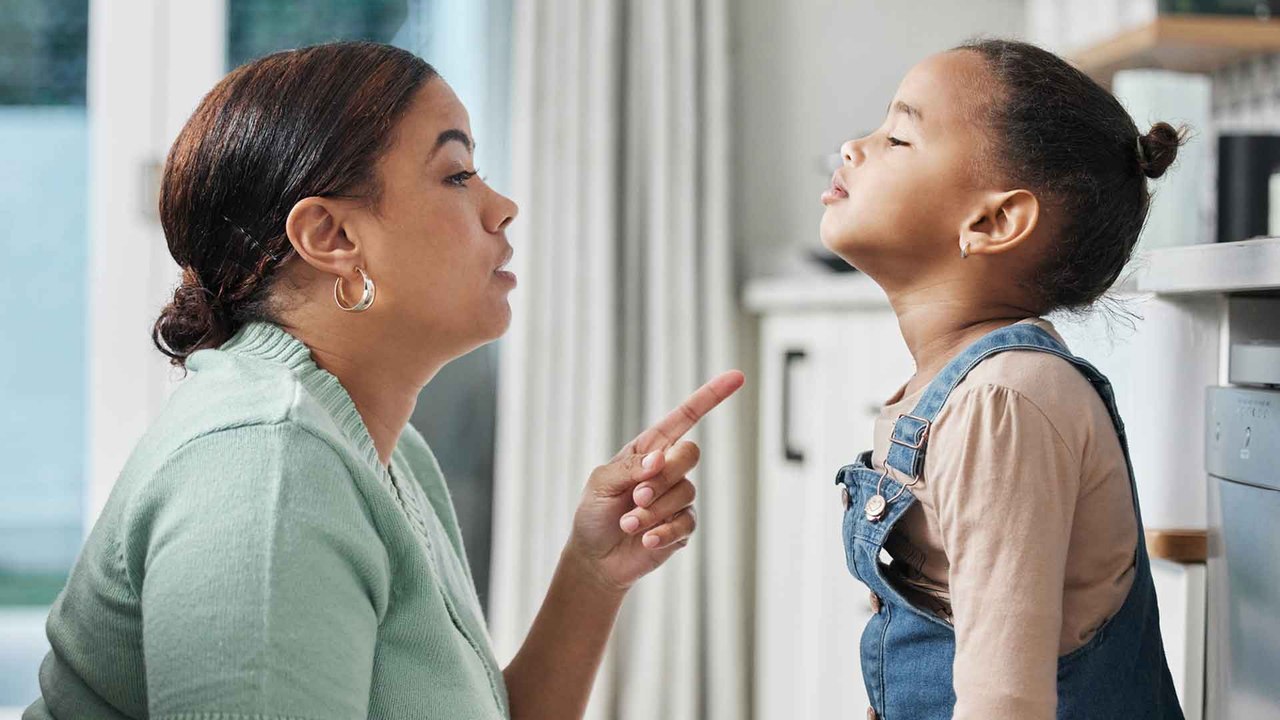 Was bewirken Hausarrest & Handyverbot bei Kindern wirklich?