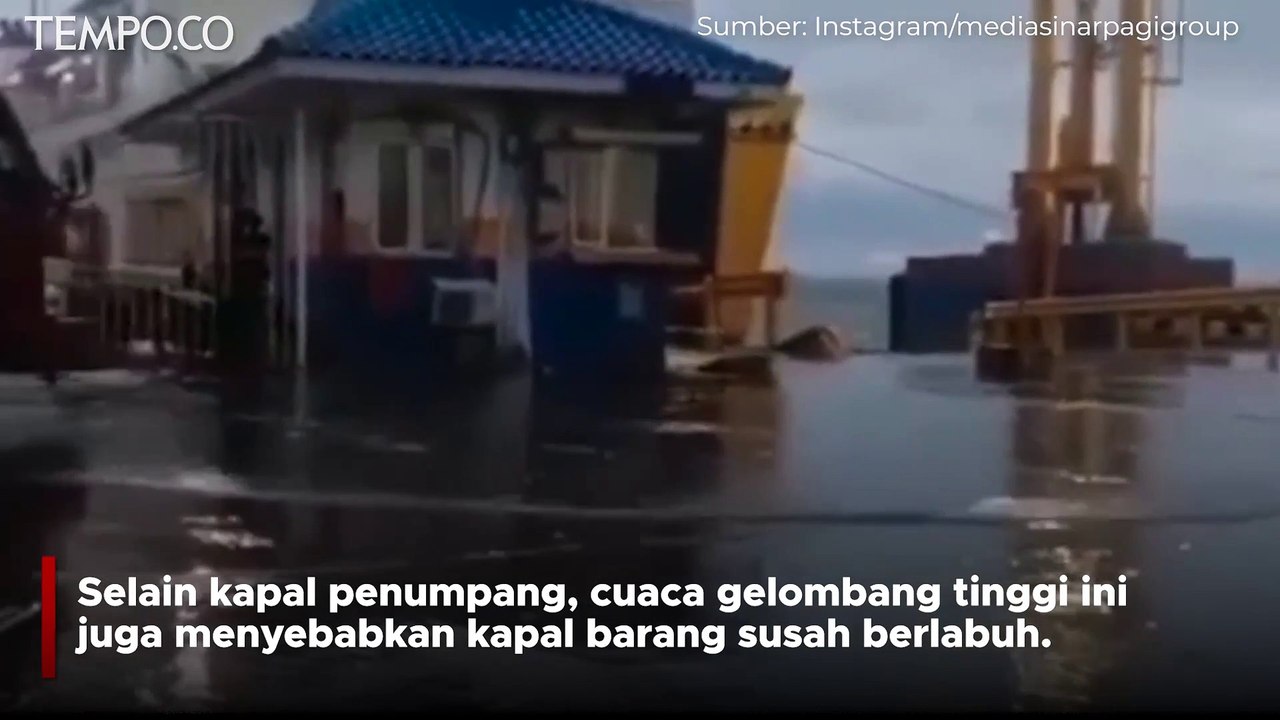 Penampakan Gelombang Tinggi di Pelabuhan Merak Buat Kapal Susah Berlabuh