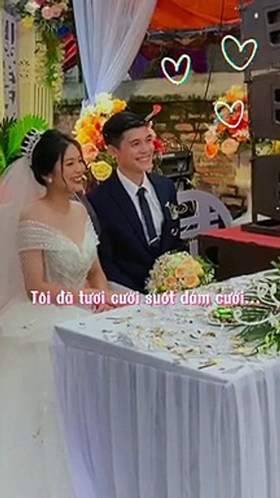 Clip: Cô dâu mặc tùng váy khiến chân bị thương, miệng vẫn phải tươi cười suốt lễ cưới