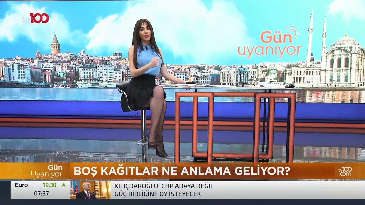 Ela Rumeysa Cebeci tv anchor 30 - 11 -2022