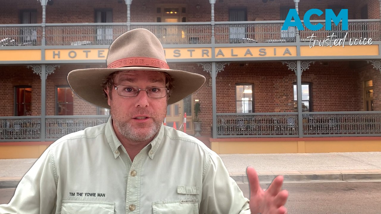 Tim the Yowie Man takes a sneak peek inside the Hotel Australasia, Eden NSW
