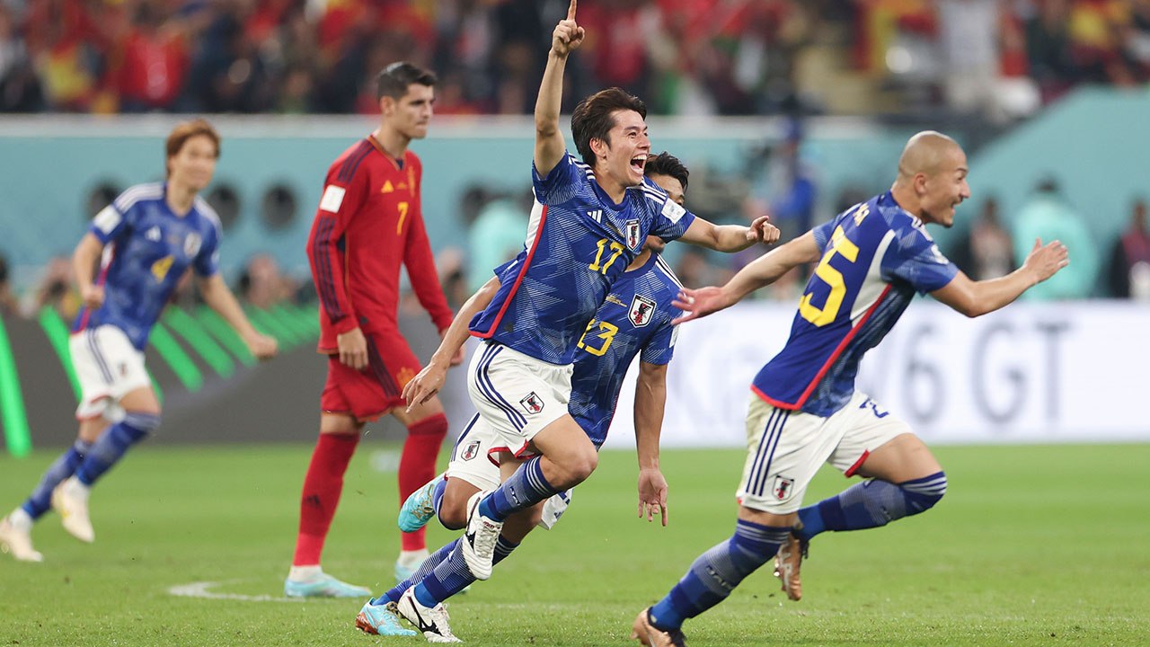 일본, 스페인에 2：1 역전승...'죽음의 조' 1위로 16강 / YTN